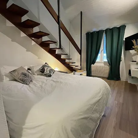 Appartement Joli En Duplex, Parking Prive Hortillonage